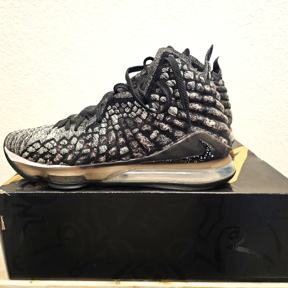 Nike Lebron 17 - Picture 3 of 7